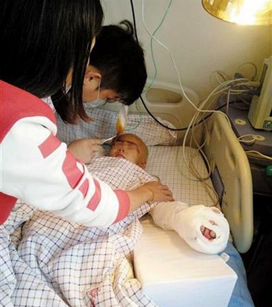 بالصور - إمرأة تقطع الأعضاء التناسلية لطفل أيقظها من نومها!!