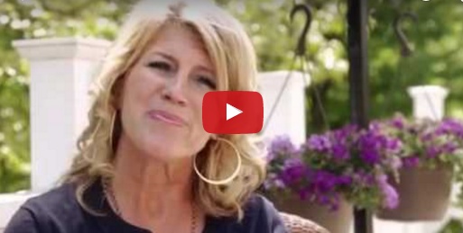 بالفيديو - لن تصدقوا ماذا وجدوا داخل كيس النفايات وغيّر حياتهم للأبد