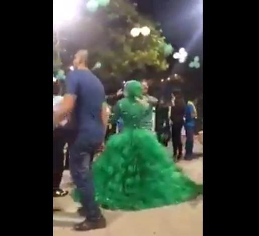 بالفيديو- سخرية من العيار الثقيل على عروس ترتدي الأخضر وما قصة كابتن ماجد!؟