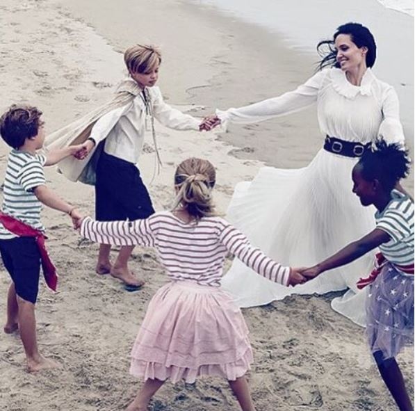 بالفيديو – انجلينا جولي تتحدث عن مشاكلها الزوجية.. وما قصة عمر الـ50!؟