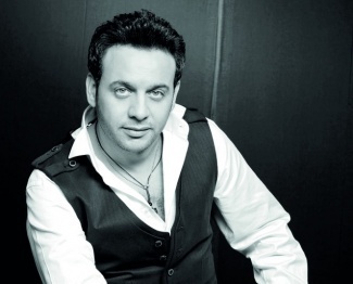 شاهدوا صورة نجل مصطفى قمر! هل يشبهه؟