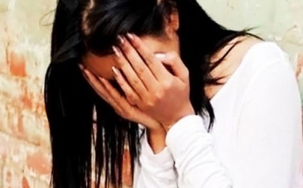 بالفيديو - مُدرس يهتك عرض إحدى الطالبات أثناء الدرس الخاص!