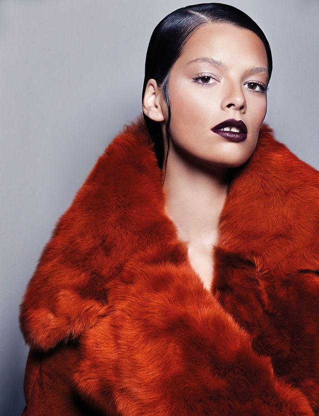 سترة طويلة  من الفرو من Fendi.