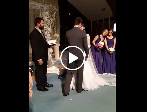 بالفيديو- أطرف لحظة لعريس قبّل زوجته