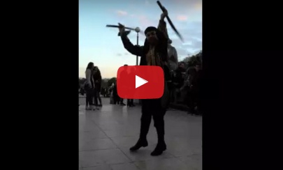 بالفيديو - الدبكة اللبنانية وصلت إلى برج إيفل