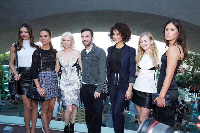 مجموعة Cruise 2016 Louis Vuitton صورة المحاربة الرومنسية