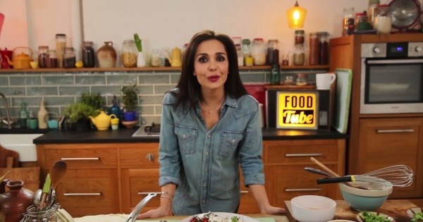 أول طباخة عربية تقتحم برنامج أشهر شيف بريطاني! وفيديو يحصد ألاف المشاهدات