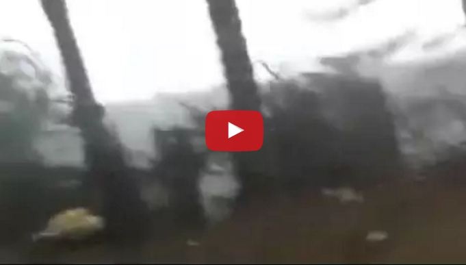 بالفيديو- أسرة عُمانية تعيش لحظات رعب إعصار 