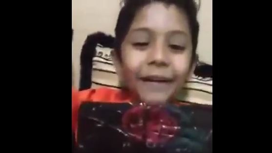 فيديو صادم لأب يعلم طفله أنواع المخدرات.. وهكذا ردّ فايز المالكي