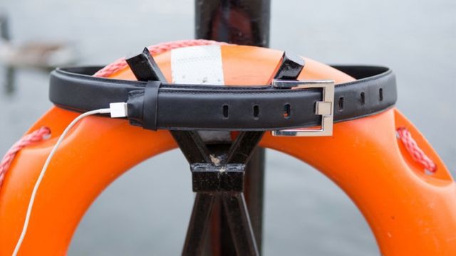 بالفيديو - حزام بنطلون لشحن بطارية الهاتف