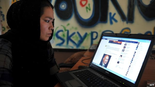 فيسبوك يحتفظ بأسرارك.. إليك طريقة التخلص منها