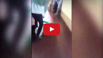 بالفيديو.. طالبة تضرب زميلتها  بشكل مروع بعد نشر صور فاضحة لها