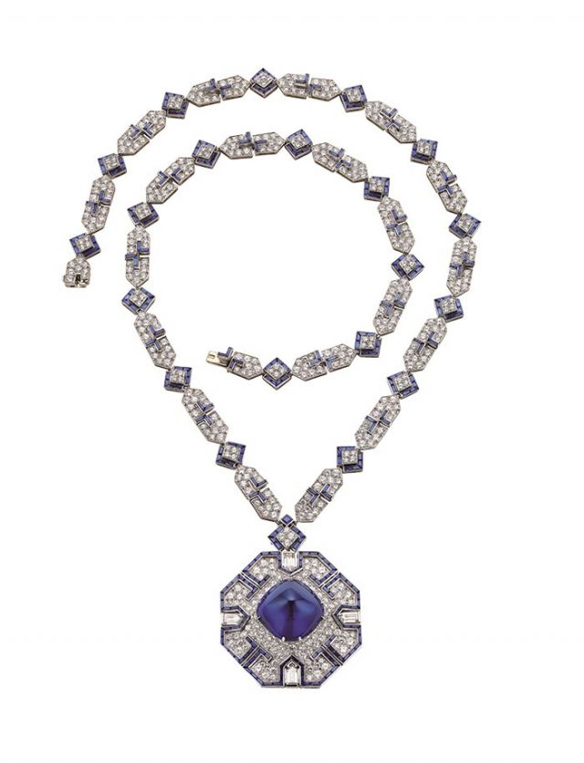 عقد سوتوار من  البلاتين  المرصّع بالماس والصفير، 1969.
