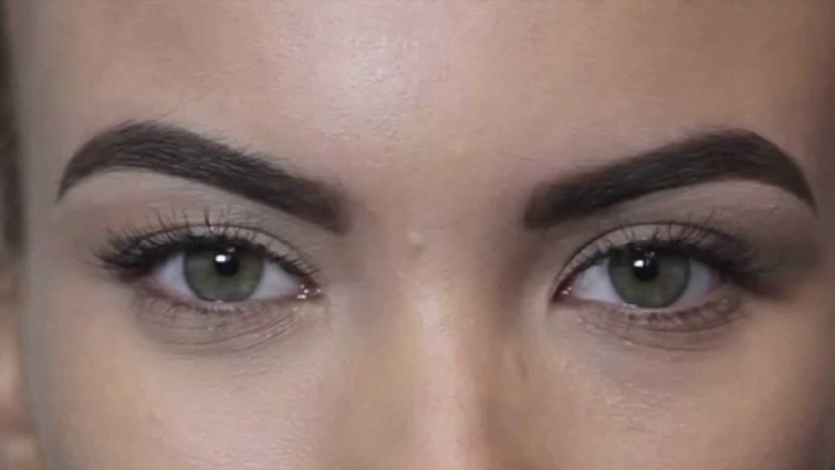 أسهل طريقة لتصحيح الحاجبين بقلم الماكياج من دون اللجوء إلى مراكز التجميل