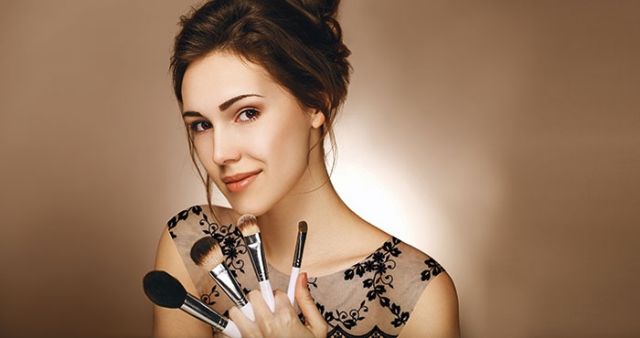 أكثر الأسئلة شيوعاً حول العناية بالبشرة