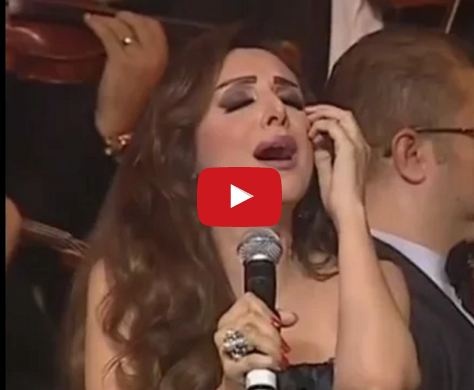 بالفيديو- أنغام تمنع دموعها على المسرح... من تذكرت وهي تغني؟ استمعوا إلى كلمات الأغنية