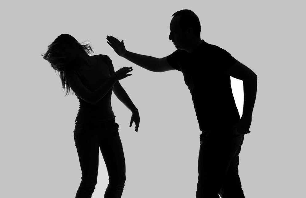 30 جلدة لزوج صفع زوجته وتفّ عليها