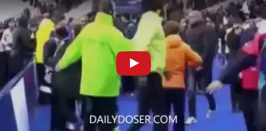 بالفيديو – لحظات وقوع الإنفجارات وتفاصيل ليل باريس الدامي: 120 قتيلاً و200 جريح