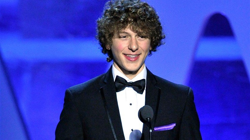 لماذا منح مارك زوكربيرغ هذا الشاب 400 ألف دولار أميركي؟