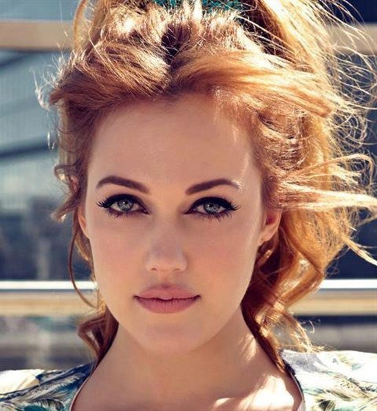 بالصورة -  التركية مريم أوزرلي تنجو من الموت