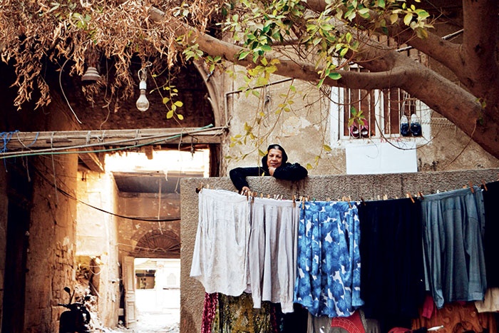 فتيات يتسلّحن بالكاميرا... التصوير الميداني ليس حكراً على الرجل