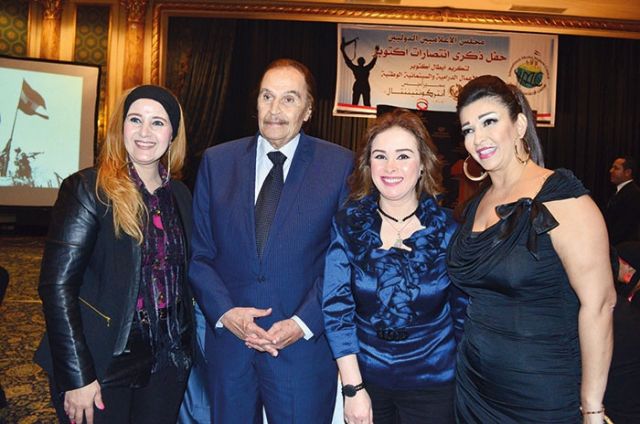  عزت العلايلي وحنان شوقي وجيهان قمري
