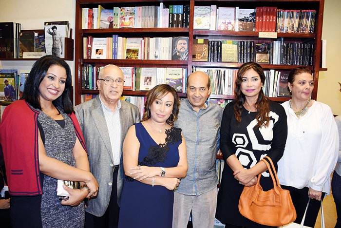 فنانون يحتفلون بتوقيع «عمر الشريف.. بطل أيامنا الحلوة»