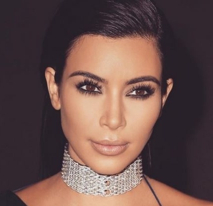 بالصور - كيم كارداشيان تطالب زوجها بقلادة بمليون دولار