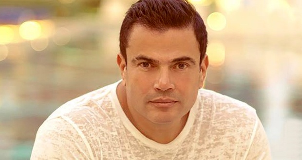 فيديو نادر وطريف لعمرو دياب من أيام 