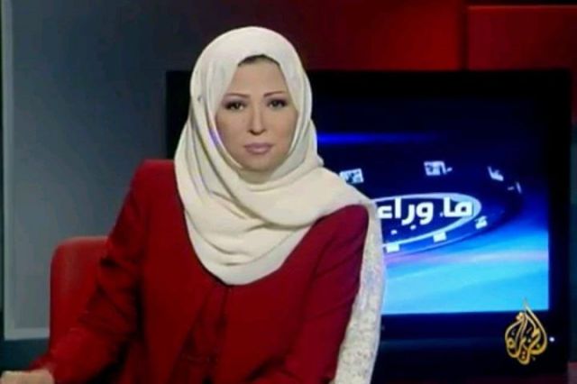 مذيعة الجزيرة خديجة بن قنّة تنضم إلى المزاح الثقيل بحق حسين الجسمي!!