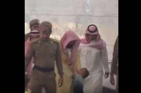 بالفيديو - طفل سعودي يُفاجئ إمام المسجد الحرام