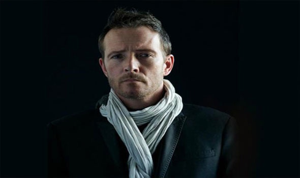 العثور على مغني روك أميركي ميتاً في جولة فنية