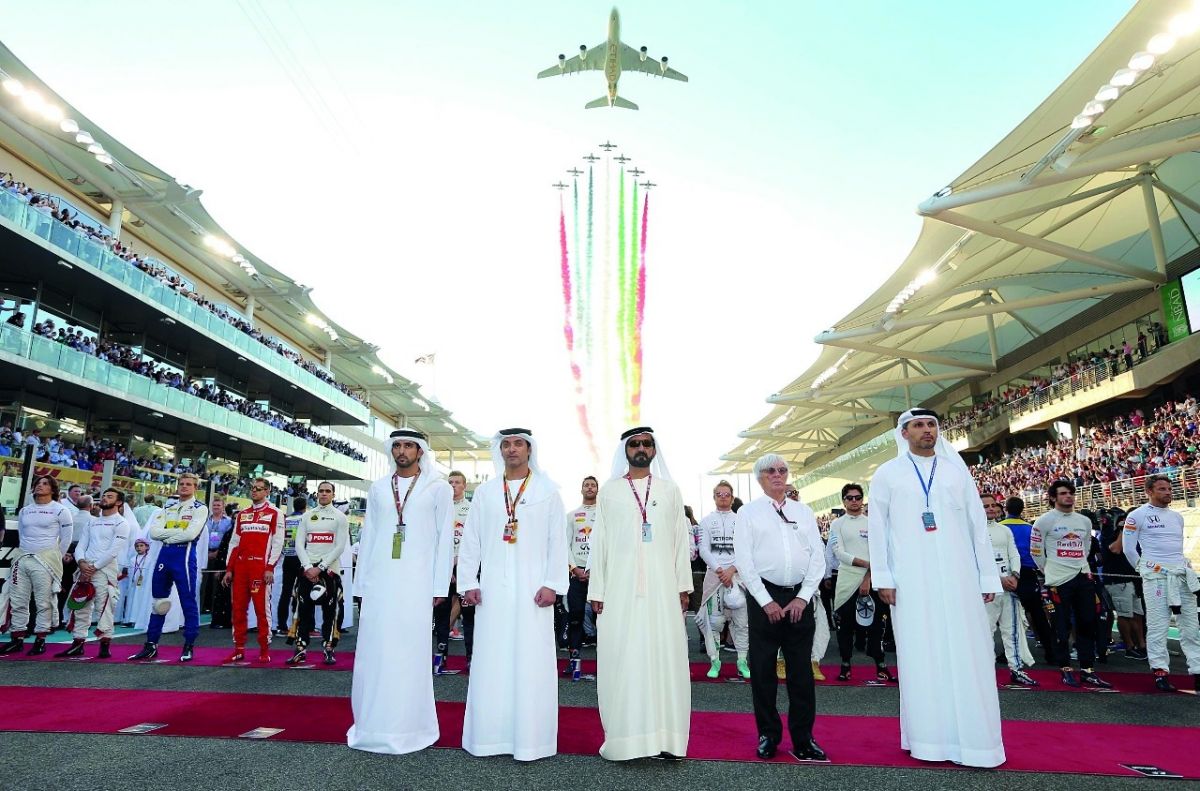 محمد بن راشد ومحمد بن زايد وضيوف الإمارات يشهدون سباق جائزة الاتحاد للطيران الكبرى للفورمولا 1