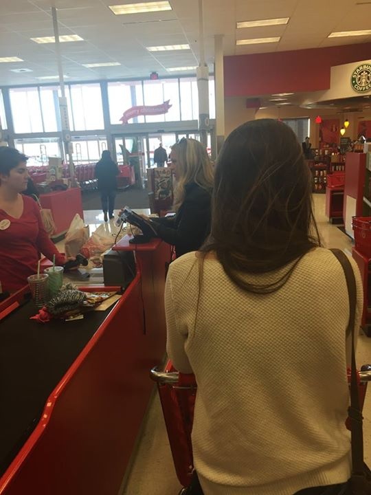 رجل يعجب بإمرأة.. فيصدم بأنها زوجته!