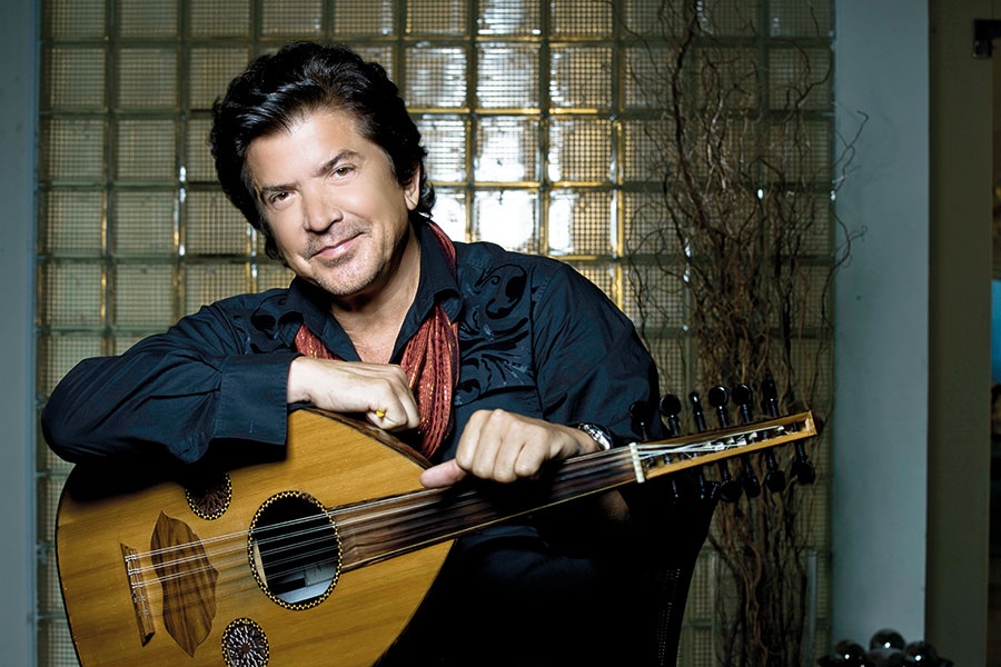 وليد توفيق: زوجتي أصبحت ملكة جمال الكون بالصدفة وأنا صعيدي في منزلي