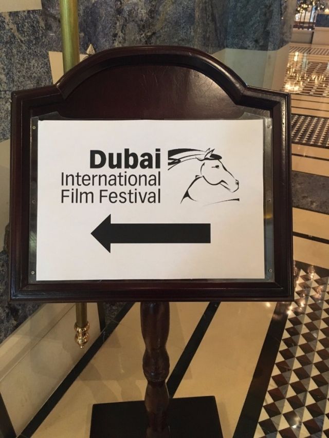 الليلة... افتتاح الدورة الـ12 لمهرجان دبي السينمائي... لها تنقل لكم الكواليس من فندق النجوم