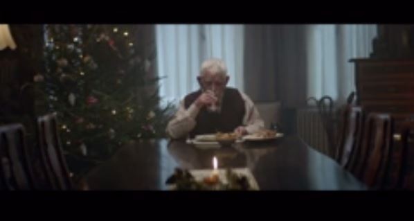 بالفيديو - أب يعلن وفاته ويخدع أولاده ويجمع 39 مليون مشاهدة!