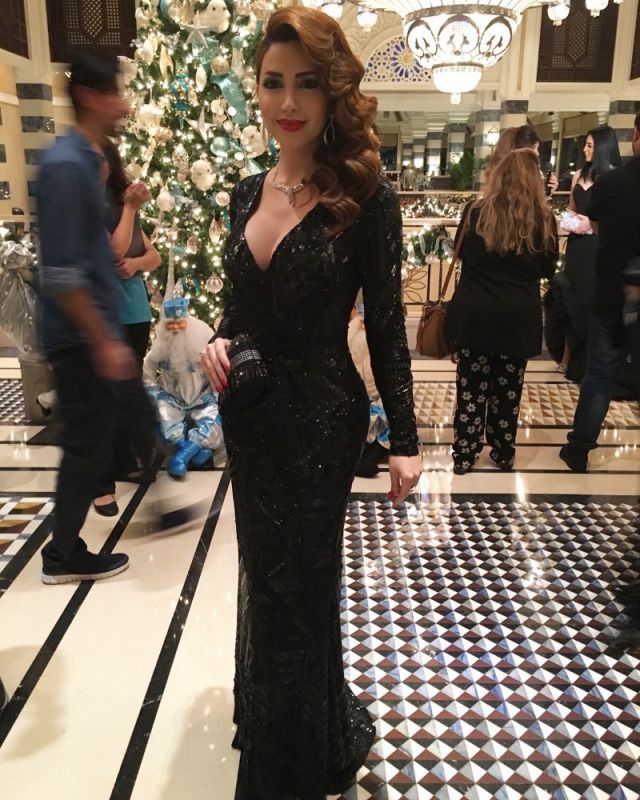 نسرين طافش ارتدت ثوباً أنيقاً من مجموعة عائشة رمضان