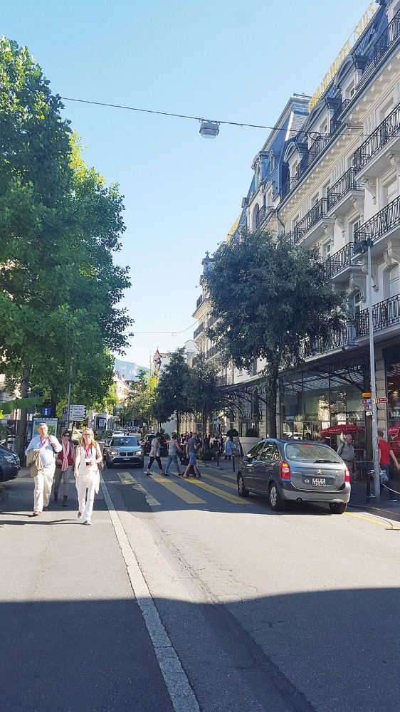 مونترو... بين جبال الألب وبحيرة جنيف...