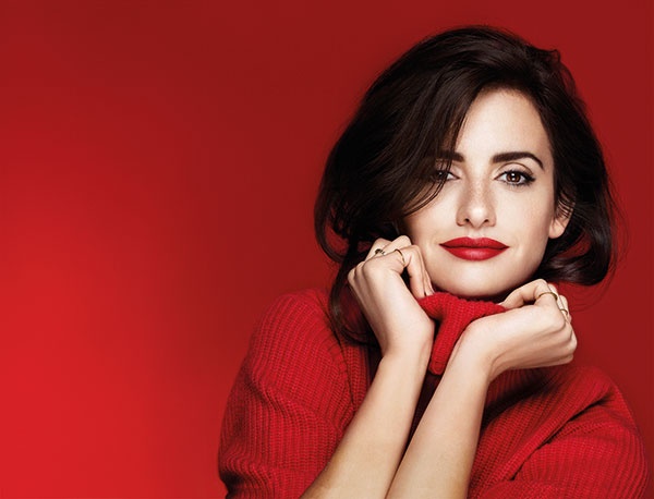 جمال آسر مع أحمر الشفاه Lancôme L’Absolu Rouge Definition