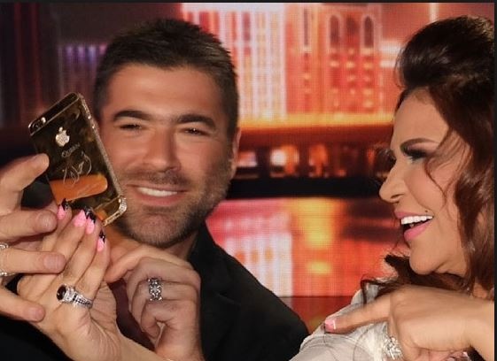 بالفيديو - شاهدوا ماذا حصل لوائل كفوري عندما طُلب منه أن يكتب قصيدة لأحلام...ما علاقة الحيط؟