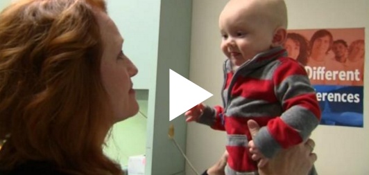 بالفيديو - شاهدوا هذا الطفل... مدمن مخدرات منذ الولادة