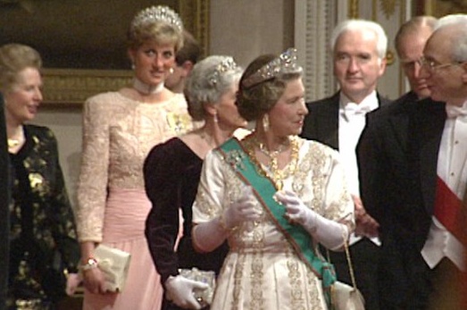 بالصور - كايت ميدلتون تطل بتاج الأميرة ديانا المفضّل للمرة الأولى.. بمن يليق أكثر؟