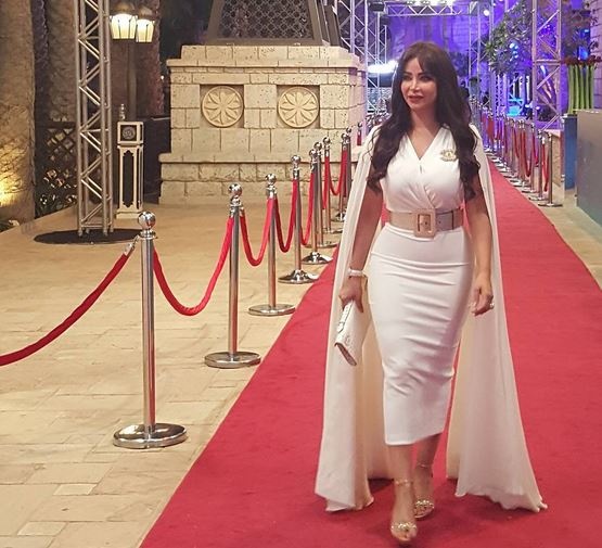 فيديو طريف - لجين عمران تتحول الى مراسلة للخطوط الاماراتية.. ماذا قالت؟