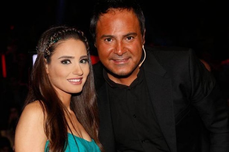 بالفيديو – لماذا طلب عاصي 6 قبلات من ايميه.. ومن هدد باحضار ابنه؟