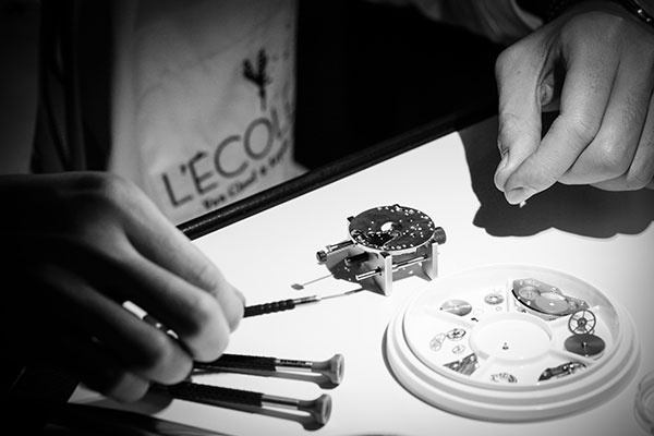 'فان كليف أند آربلز' Van Cleef & Arpels تعلن إطلاقها للنسخة الرابعة من 'جائزة الفنان الناشئ في الشرق الأوسط' بالاشتراك مع 'تشكيل' و'أيام التصميم دبي'