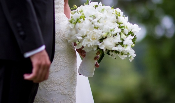 تزوجت غيره فانتقم ورمى قنبلة في زفافها!