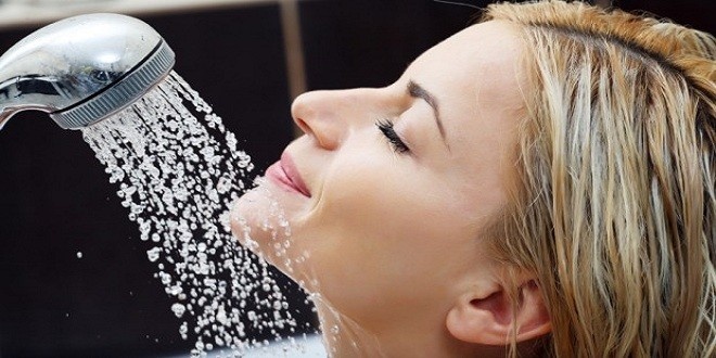 تعرفوا على الوقت المثالي للاستحمام بحسب طبيعة البشرةّ