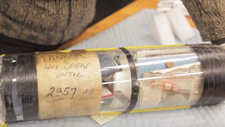 العثور على رسالة موجهة إلى أجيال عام 2957.. ماذا فعلوا بها؟