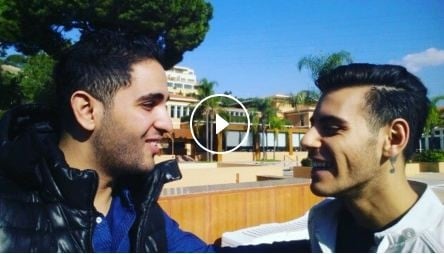 فيديو من كاميرا الهاتف - عمر دين يغني أغنية من التراث التونسي وحمزة فضلاوي يعلّمه